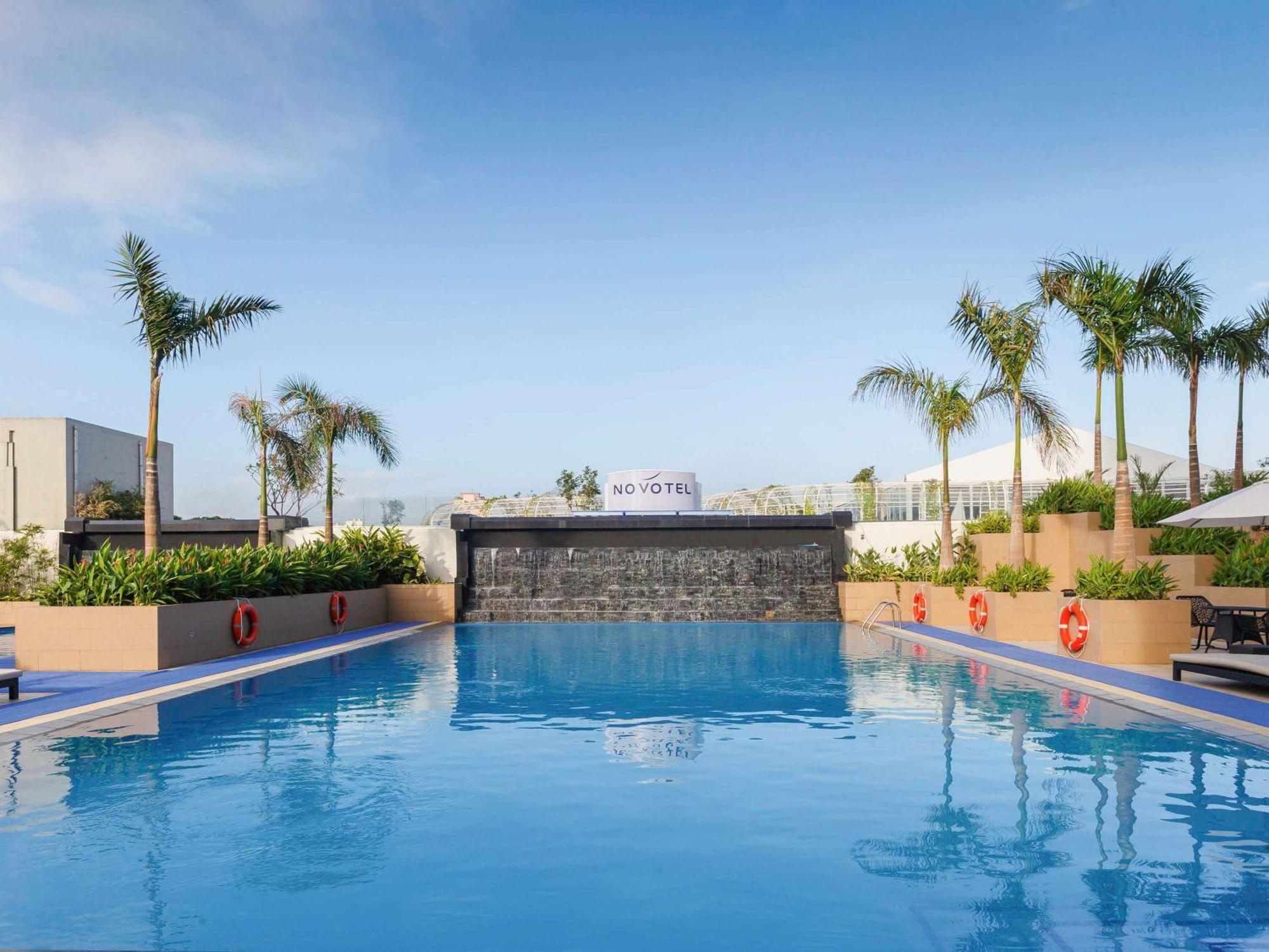 Novotel Manila Araneta City Hotel Quezon City Exterior foto