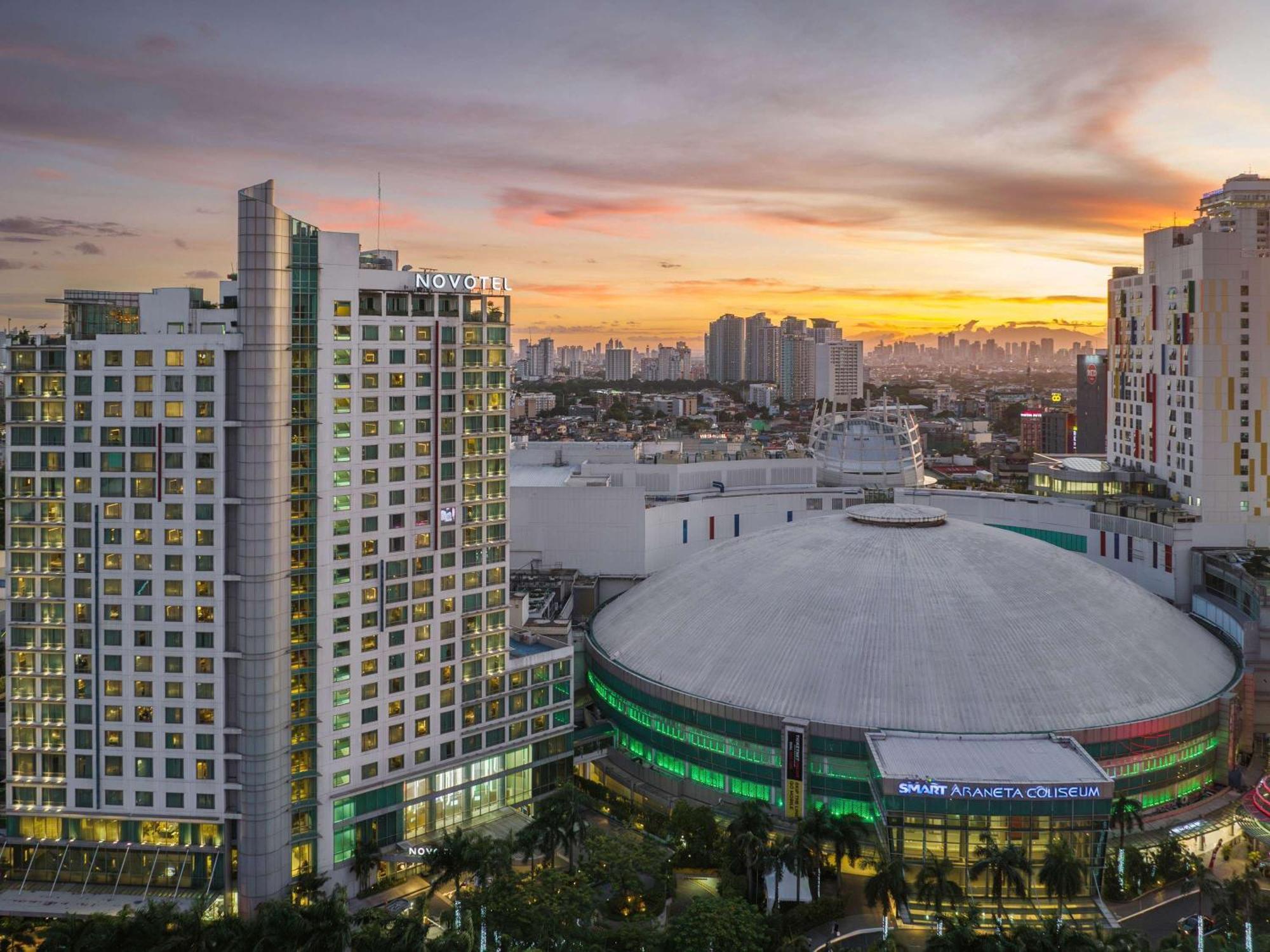 Novotel Manila Araneta City Hotel Quezon City Exterior foto