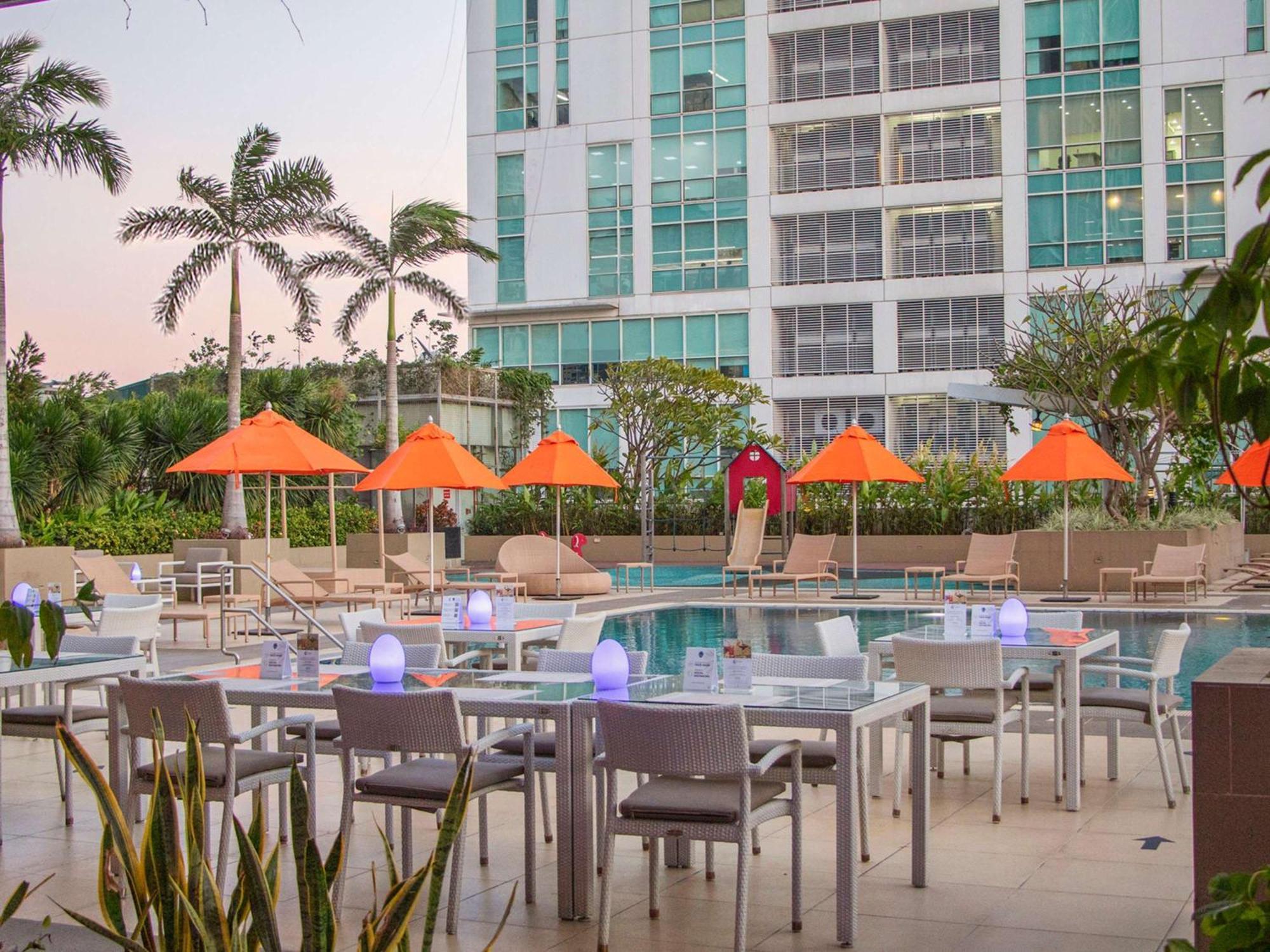 Novotel Manila Araneta City Hotel Quezon City Exterior foto