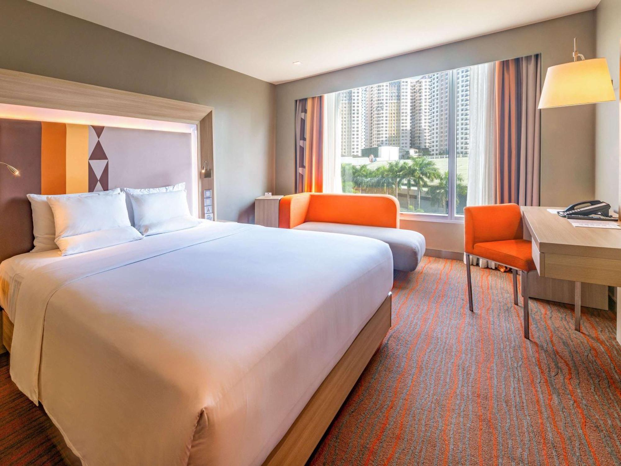 Novotel Manila Araneta City Hotel Quezon City Exterior foto